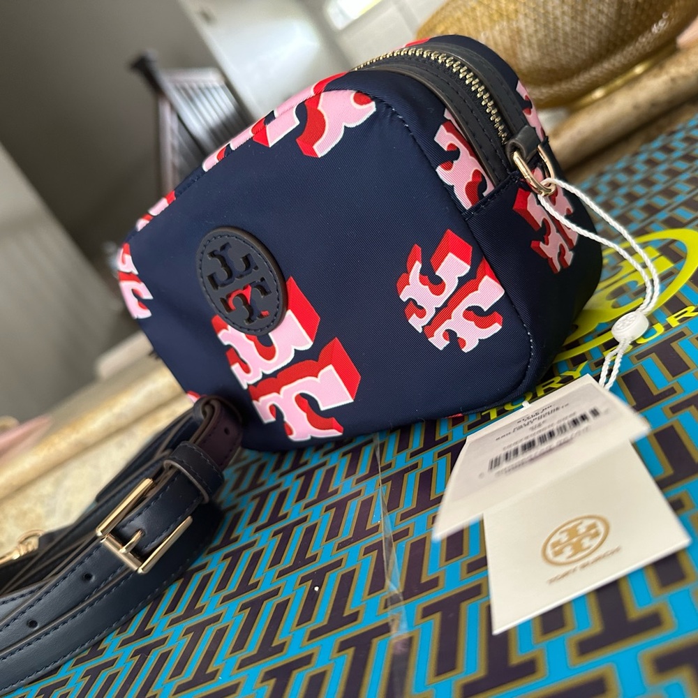 New Tory Burch small nylon camera bag 💗 - Picture 4 of 7